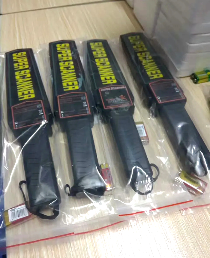 手持金屬探測器保護(hù)了高考安全